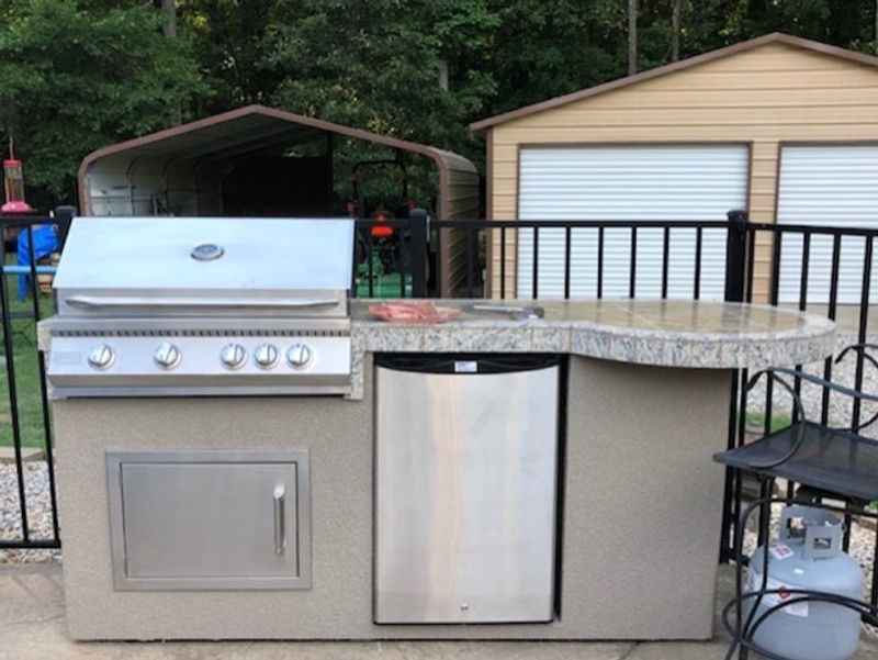 Maui 7'6" BBQ Island with 33" Round Bar & Integrated LED Lighting