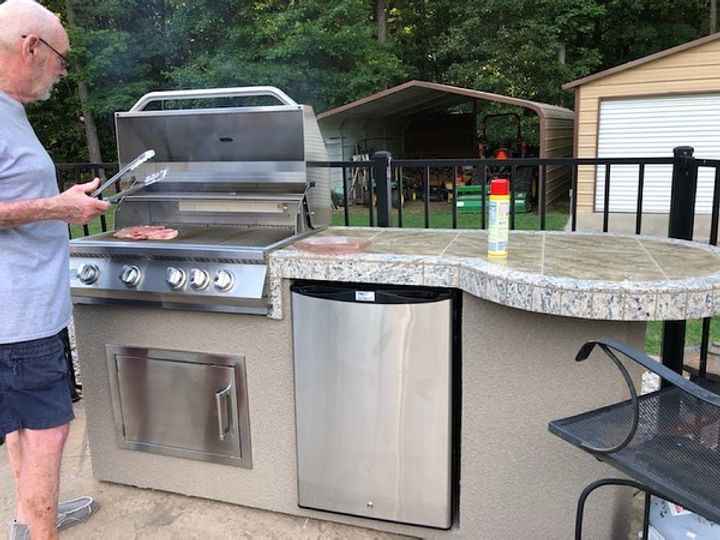 Maui 7'6" BBQ Island with 33" Round Bar & Integrated LED Lighting