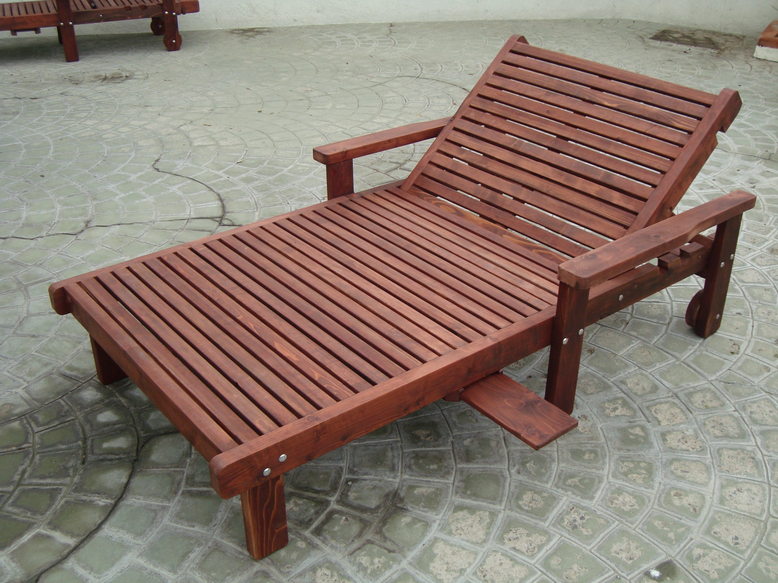Sun Redwood Ergonomic Chaise Lounge