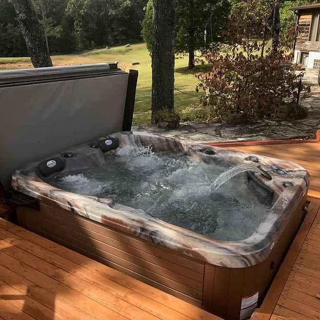 Pioneer 5-Person Hydrotherapy Spa – Dual Captain’s Chair Configuration